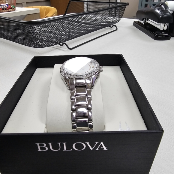 Bulova ladies watch.  Mother of pearl face. Pictures don't do it justice. - Picture 4 of 7